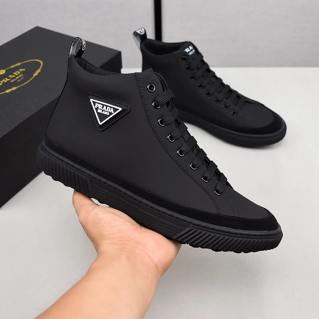 PRADA [Prada] high-top sports and casual shoes. Men's shoes 💰440💰. The upper is made of cowhide, sheepskin lining, rubber outsole, comfortable on the feet, men's size 38-44, choose according to your usual wearing size.
